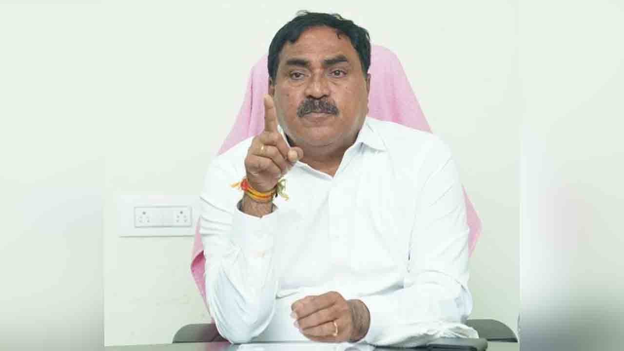 ఉపాధిహామీని నిర్వీర్యం చేసే కుట్ర : బడ్జెట్‌పై ఎర్రబెల్లి ఫైర్‌