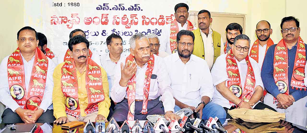 మోదీ విధానాలు దేశానికి ప్రమాదం