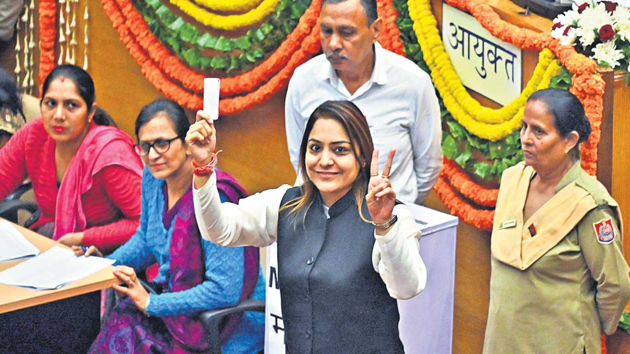ఢిల్లీ మేయర్‌గా షెల్లీ ఒబెరాయ్‌.. బీజేపీపై 34 ఓట్లతో ఆప్‌ గెలుపు
