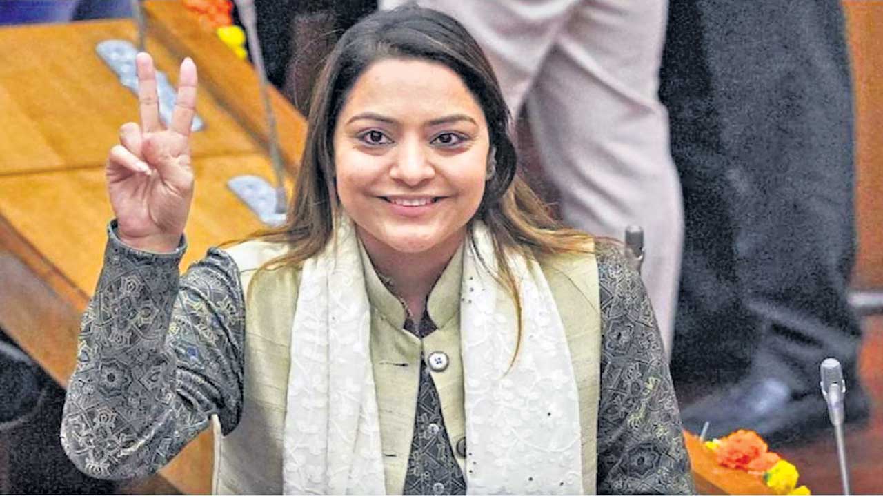 దశాబ్దం తర్వాత బీజేపీ ఆధిపత్యాన్ని బద్దలుకొట్టి..