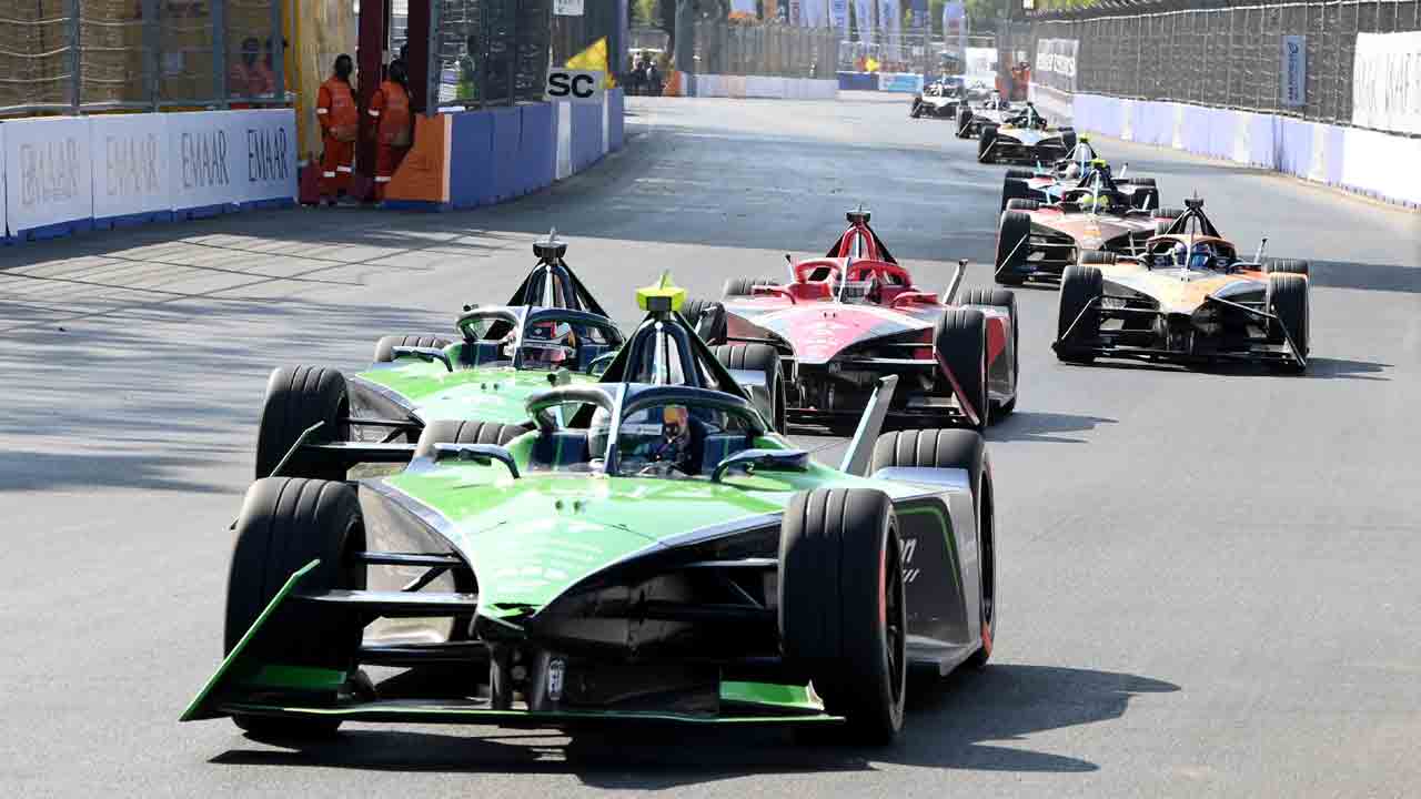 ఈ రేసు అదుర్స్‌.. హైదరాబాద్‌లో అట్టహాసంగా ఫార్ములా-ఈ ప్రపంచ చాంపియన్‌షిప్‌