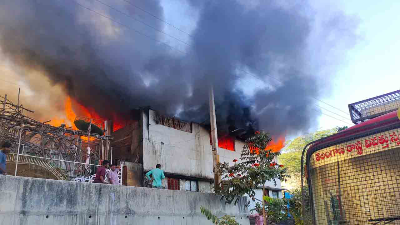 పురానాపూల్లో భారీ అగ్నిప్రమాదం