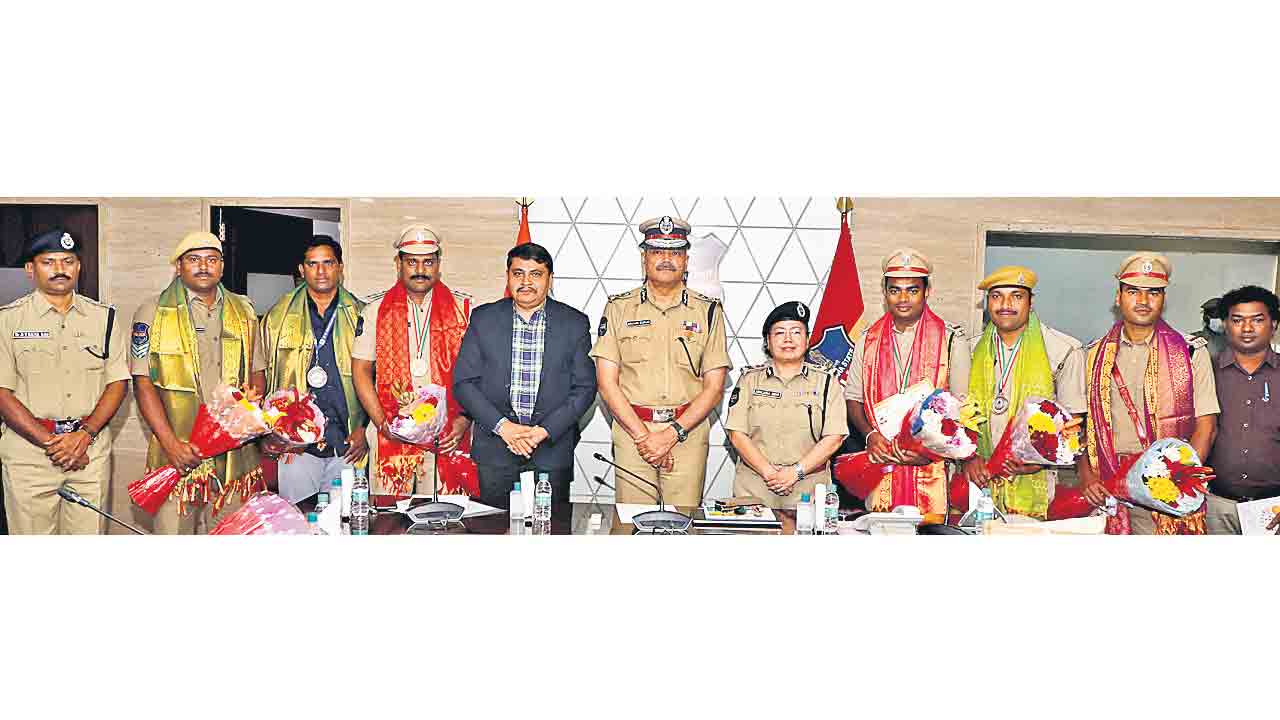 మర్యాదే పోలీస్‌ ప్రతిష్ఠకు ఆధారం