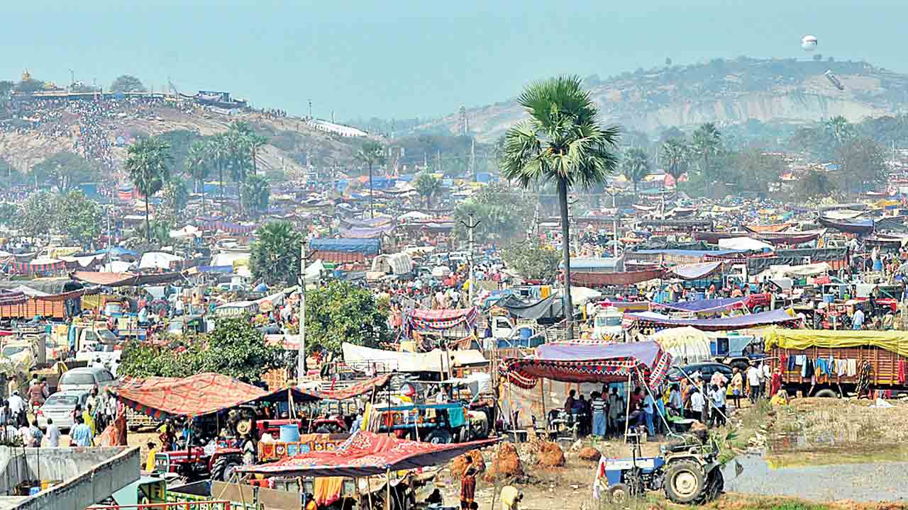 పెద్దగట్టు జాతరకు పోటెత్తిన భక్తజనం