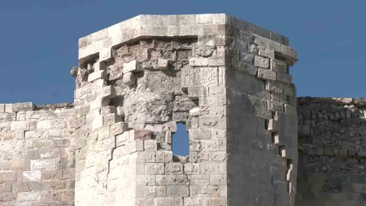 Turkey Earthquake | భూకంపం ధాటికి 2000 ఏళ్ల నాటి పురాతన కోట ధ్వంసం..!