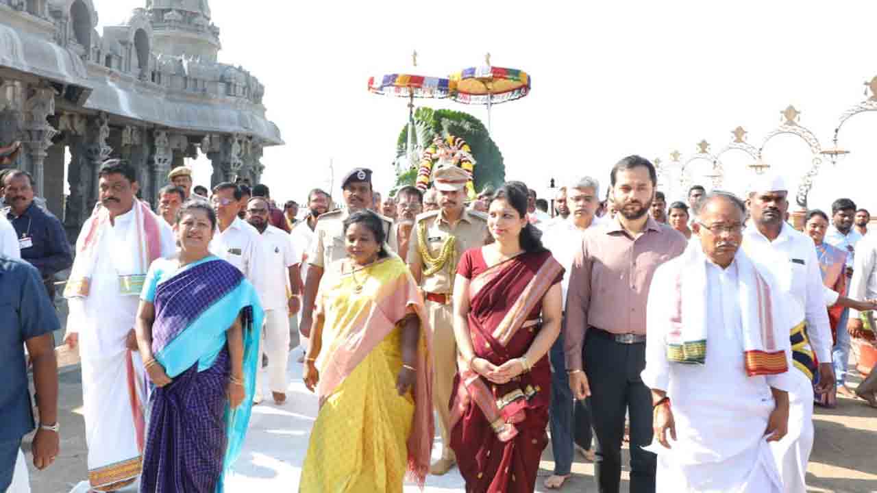 Governor Tamilisai | వటపత్రశాయి అలంకార సేవలో పాల్గొన్న తమిళి సై సౌందరరాజన్