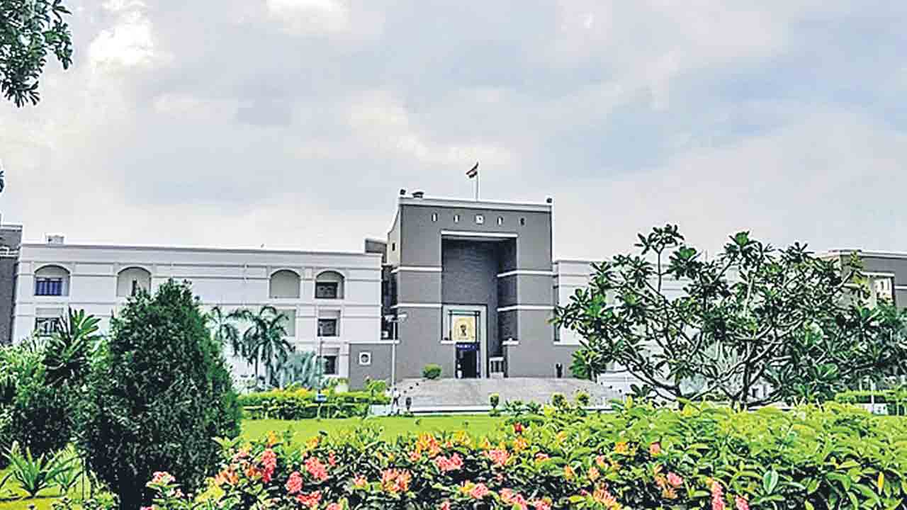 ప్రధాని గోప్యతకు భంగం