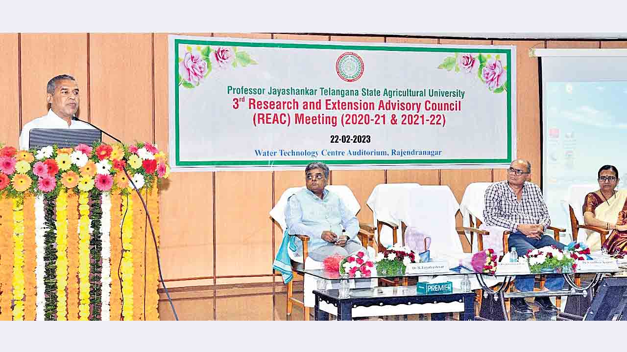 భూసారం పై పరిశోధనలు చేయాలి