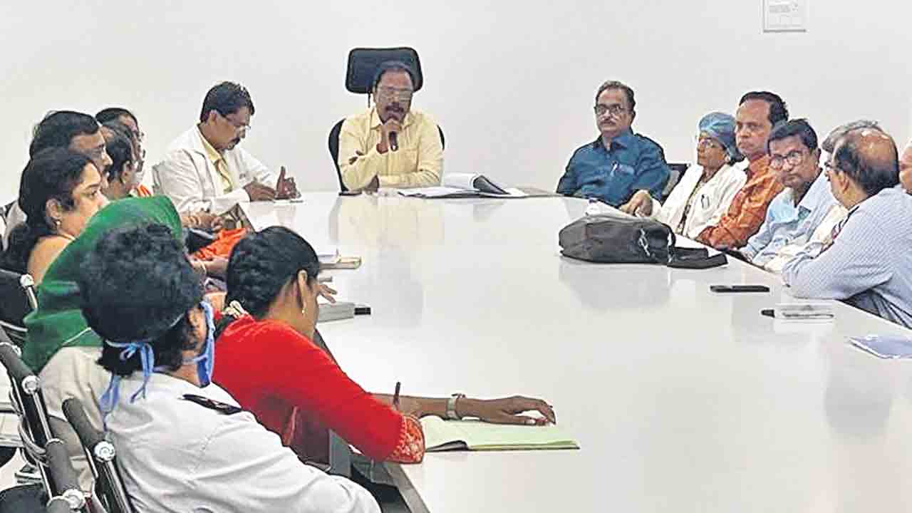 గాంధీ దవాఖానలో ‘ఇన్‌ఫెక్షన్‌ కంట్రోల్‌ కమిటీ’ సమీక్ష