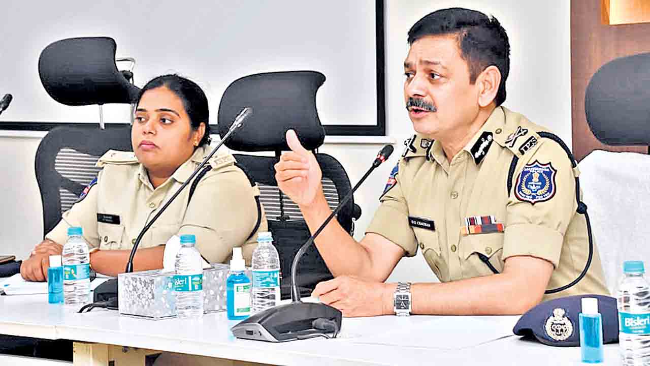 పోలీసు విధులు సవాళ్లతో కూడుకున్నవి