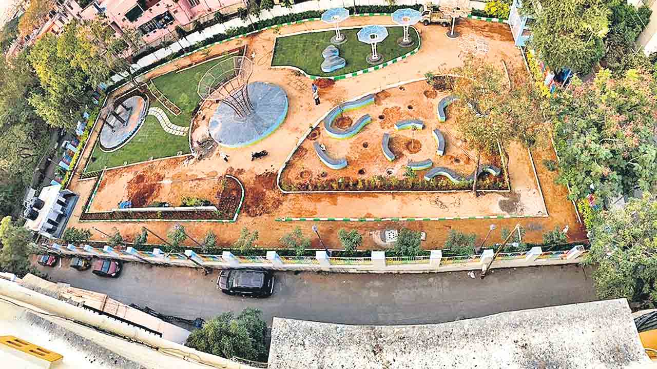 కబ్జాకోరలు వీడి.. ఆహ్లాదంగా మారి..!