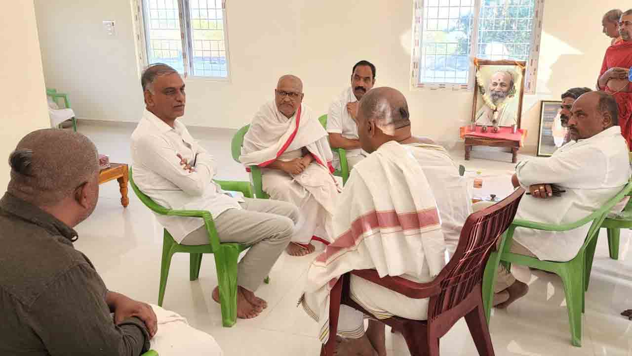 అష్టకాల జీవిత చరిత్ర భావితరాలకు మార్గదర్శకమవ్వాలి: మంత్రి హరీశ్‌ రావు