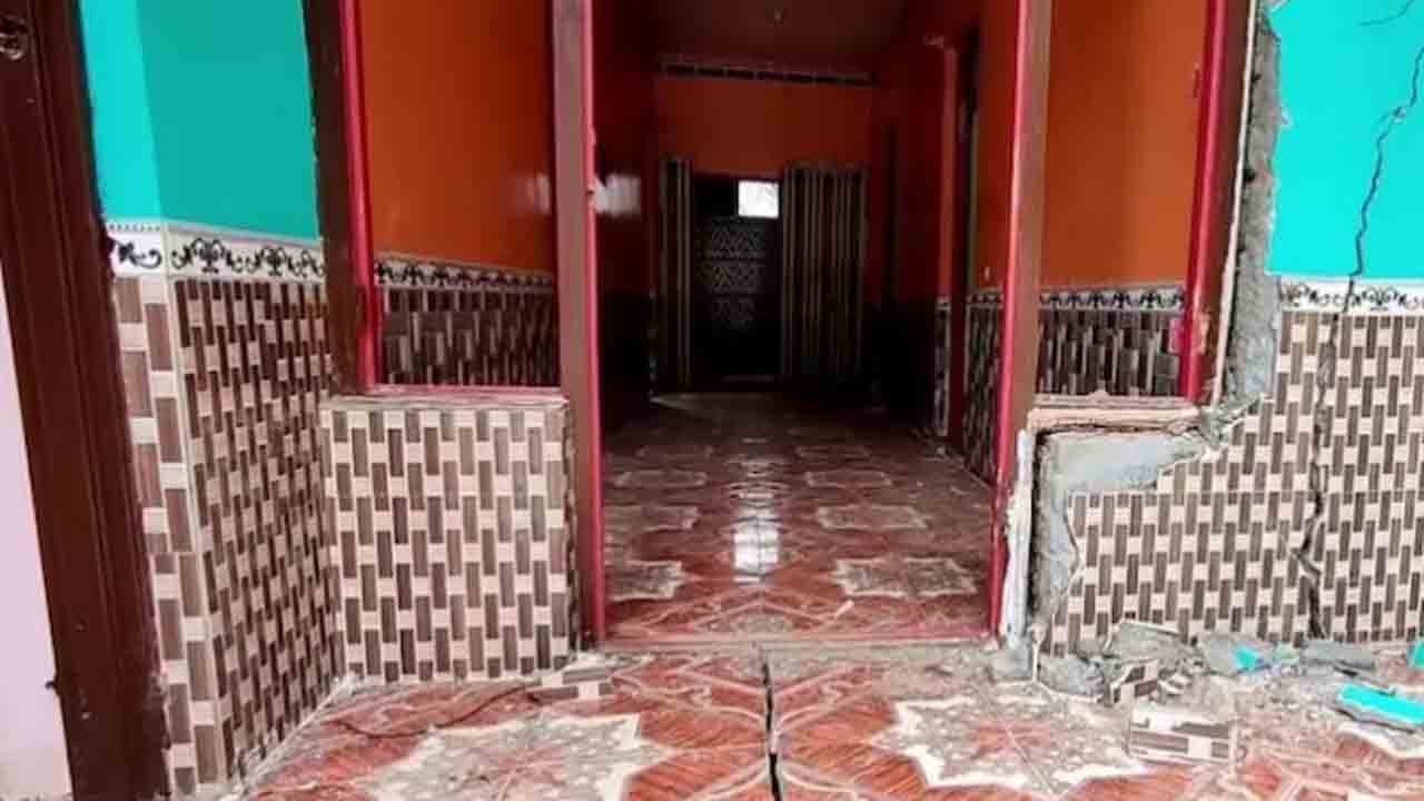 జమ్ముకశ్మీర్‌లోని దోడాలో కూలిన ఇల్లు.. మరిన్ని భవనాలకు పగుళ్లు