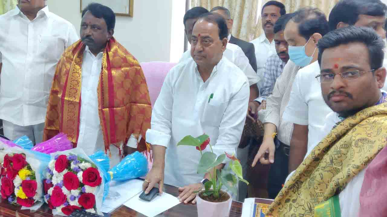 ఇకపై ఆన్‌లైన్‌లో జోగులాంబ అమ్మవారి ఆలయ సేవలు.. వెబ్‌సైట్‌ను ఆవిష్కరించిన మంత్రి ఇంద్రకరణ్ రెడ్డి