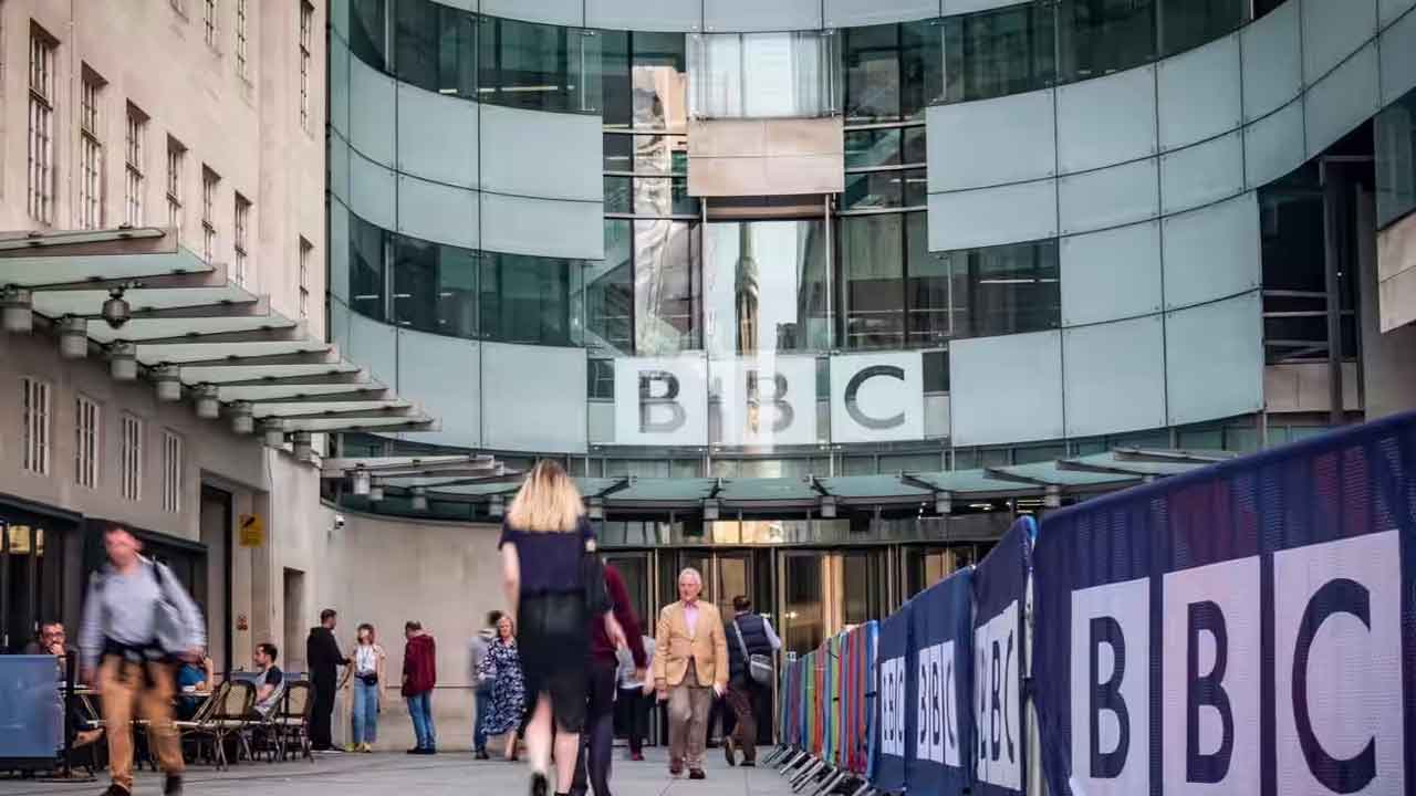 IT raids on BBC | బీబీసీపై ఐటీ దాడులపై బ్రిటిష్‌ పార్లమెంట్‌లో చర్చ.. బీబీసీ వెంటే ఉంటామన్న రిషి సునాక్‌
