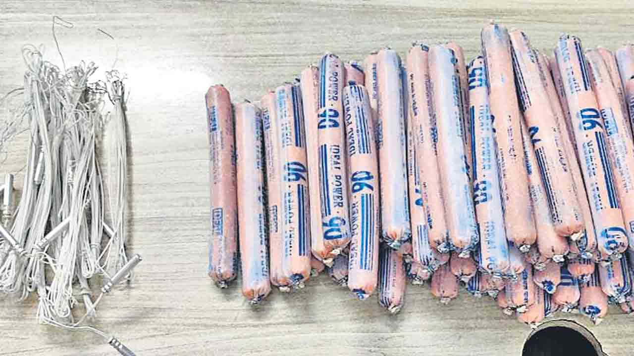 ఇందూరులో పేలుడు పదార్థాల కలకలం