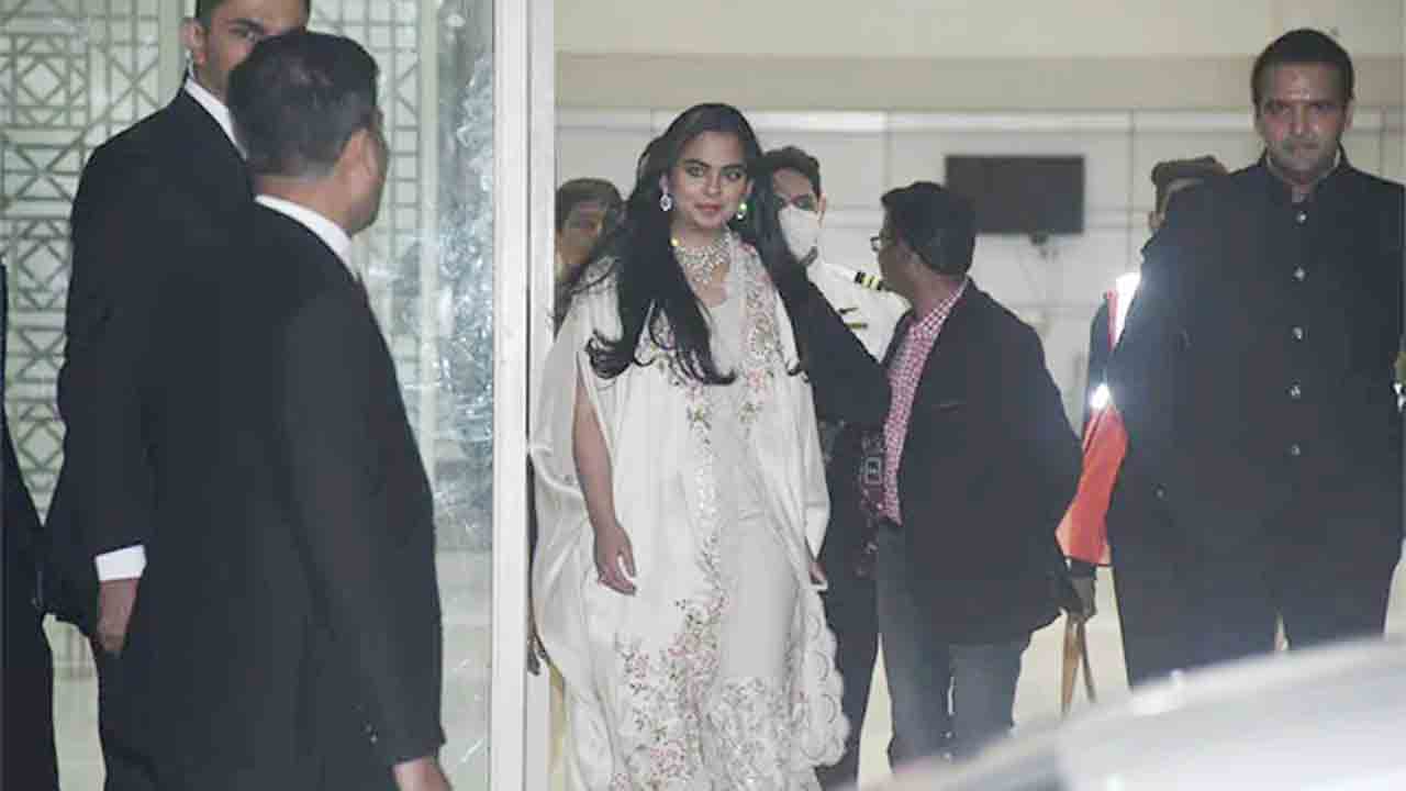 Isha Ambani | కియారా-సిద్ధార్థ్‌ వివాహం.. జైసల్మేర్‌ చేరుకున్న ఈషా అంబానీ