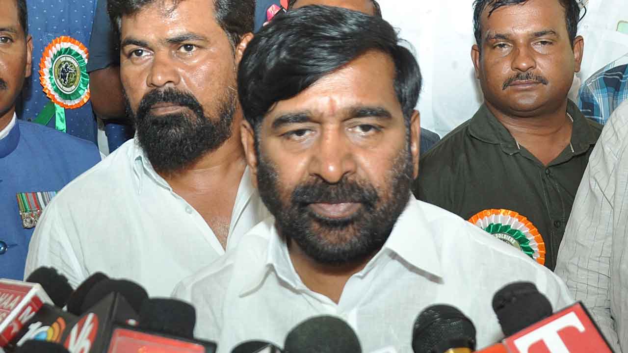TS Minister Jagadish Reddy | అజ్ఞానితో అబద్ధాలు చెప్పిస్తున్న బీజేపీ.. నిజం మాట్లాడే శ‌క్తి కేంద్రానికి లేదు.. కేంద్రంపై జ‌గ‌దీశ్ రెడ్డి ఫైర్‌