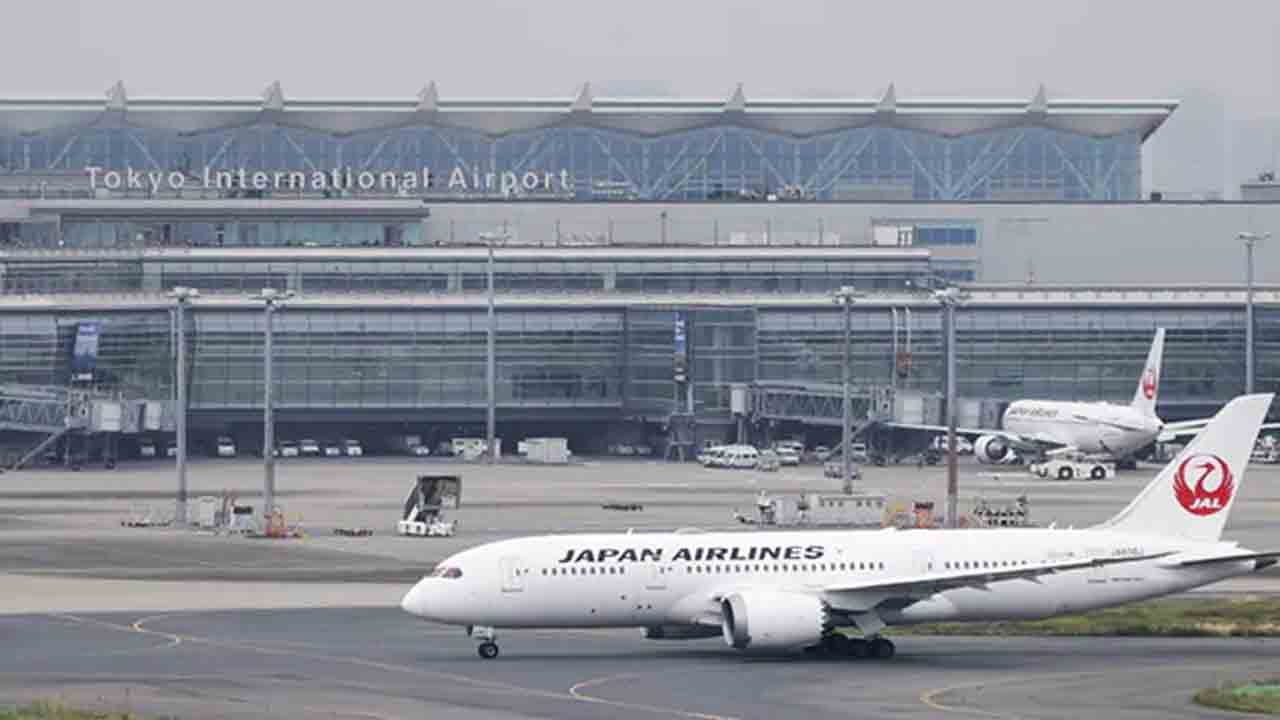 Nightmare in Plane | విమాన ప్రయాణికులకు కాళరాత్రి.. తిరిగి ప్రారంభ ప్లేస్‌కు విమానం