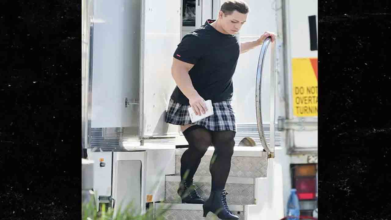 John Cena | పొట్టి లంగా, హై హీల్స్‌లో స్టార్‌ రెజ్లర్‌.. ఇంటర్నెట్‌లో ఫొటోలు వైరల్‌