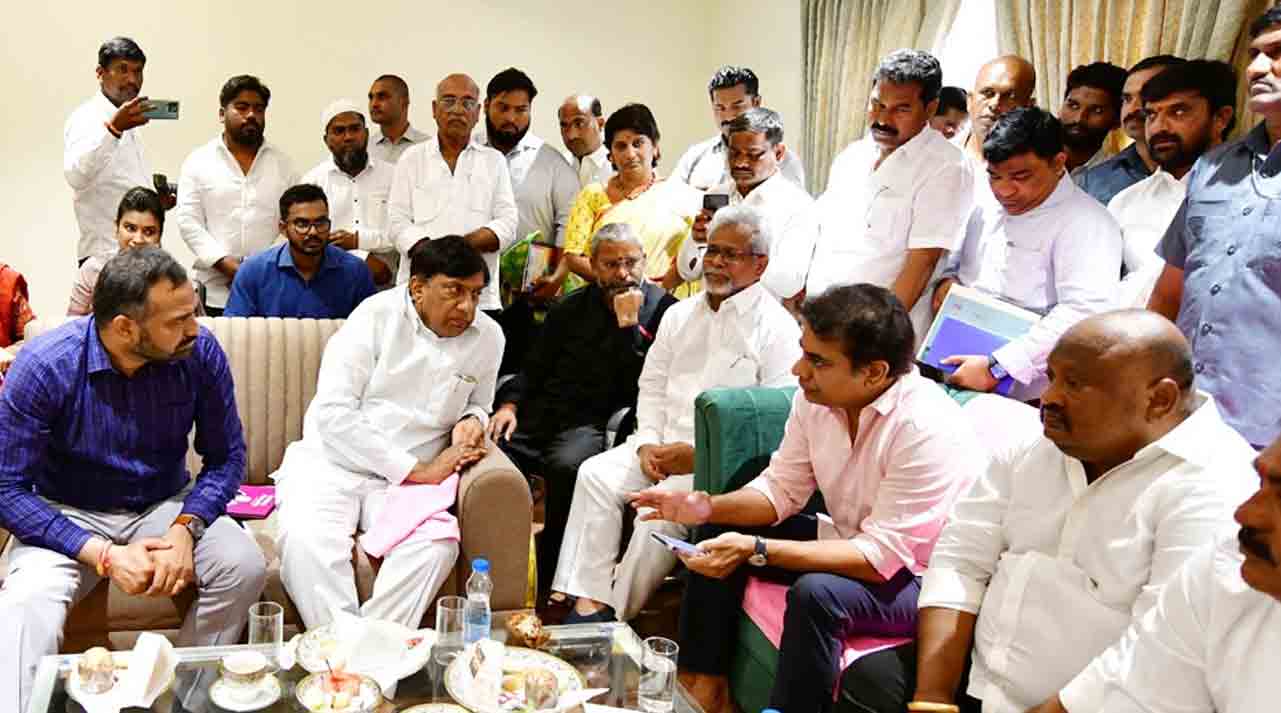 దళితబంధు మహాసమ్మేళనం నిర్వహిద్దాం