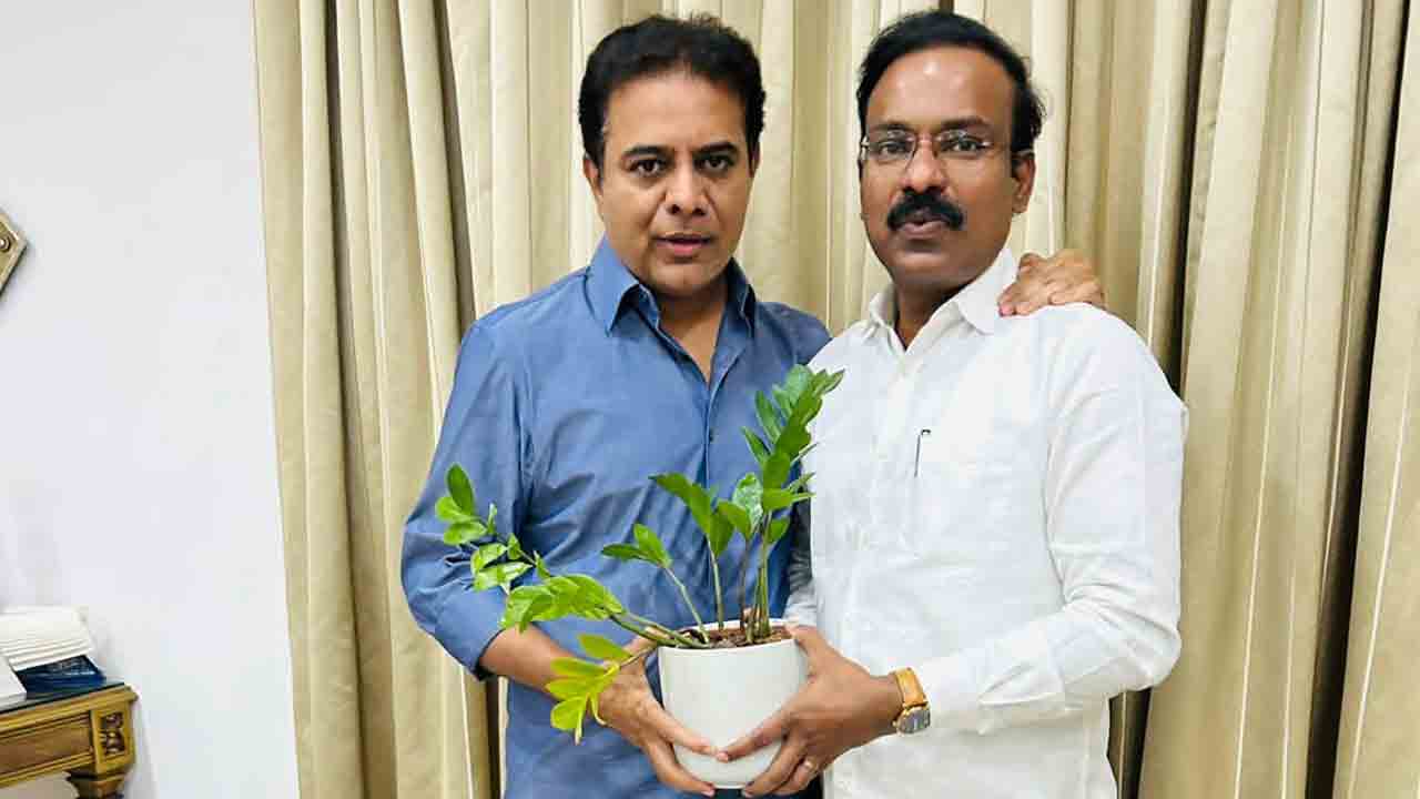 మంత్రి కేటీఆర్‌ను కలిసిన పెద్దపల్లి ఎంపీ బోర్లకుంట వెంకటేష్‌