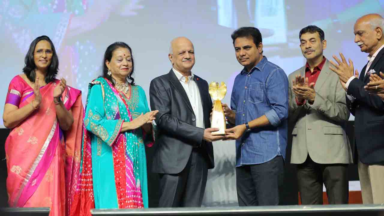 ఐటీలో మనమే టాప్‌.. పెట్టుబడులకు కేంద్ర స్థానంగా హైదరాబాద్‌: మంత్రి కేటీఆర్‌