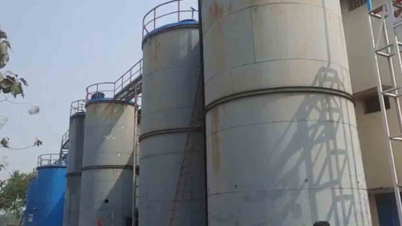 ఆయిల్‌ ట్యాంకర్‌లోకి దిగి ఏడుగురి మృతి