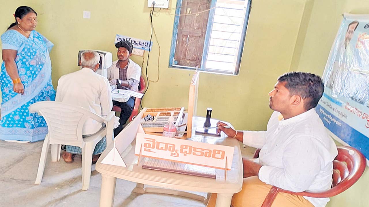 రంగారెడ్డిలో కంటి వెలుగు సంబురం