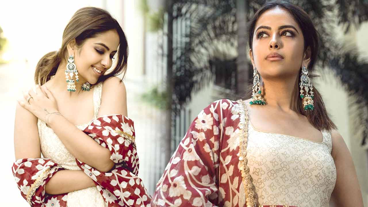 Avika Gor | గ్లామర్‌తో ఆక‌ట్టుకుంటున్న‌ అవికా గోర్..