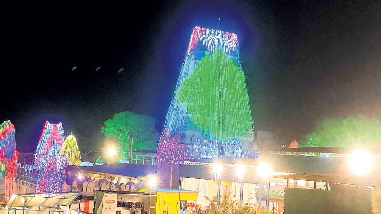 maha shivaratri | శైవక్షేత్రాల్లో శివరాత్రి శోభ.. భక్తులతో పోటెత్తిన ఆలయాలు