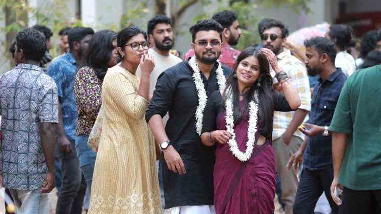 Viral News | ప్రేమకు వేదికైన కళాశాలలోనే.. వివాహబంధంతో ఒక్కటైన పూర్వ విద్యార్థులు