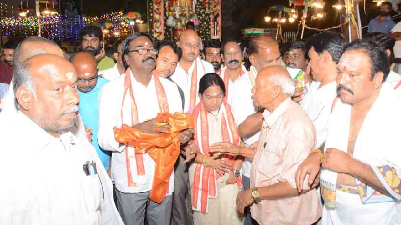 కమనీయం.. రమణీయం ఆది దంపతుల కల్యాణం