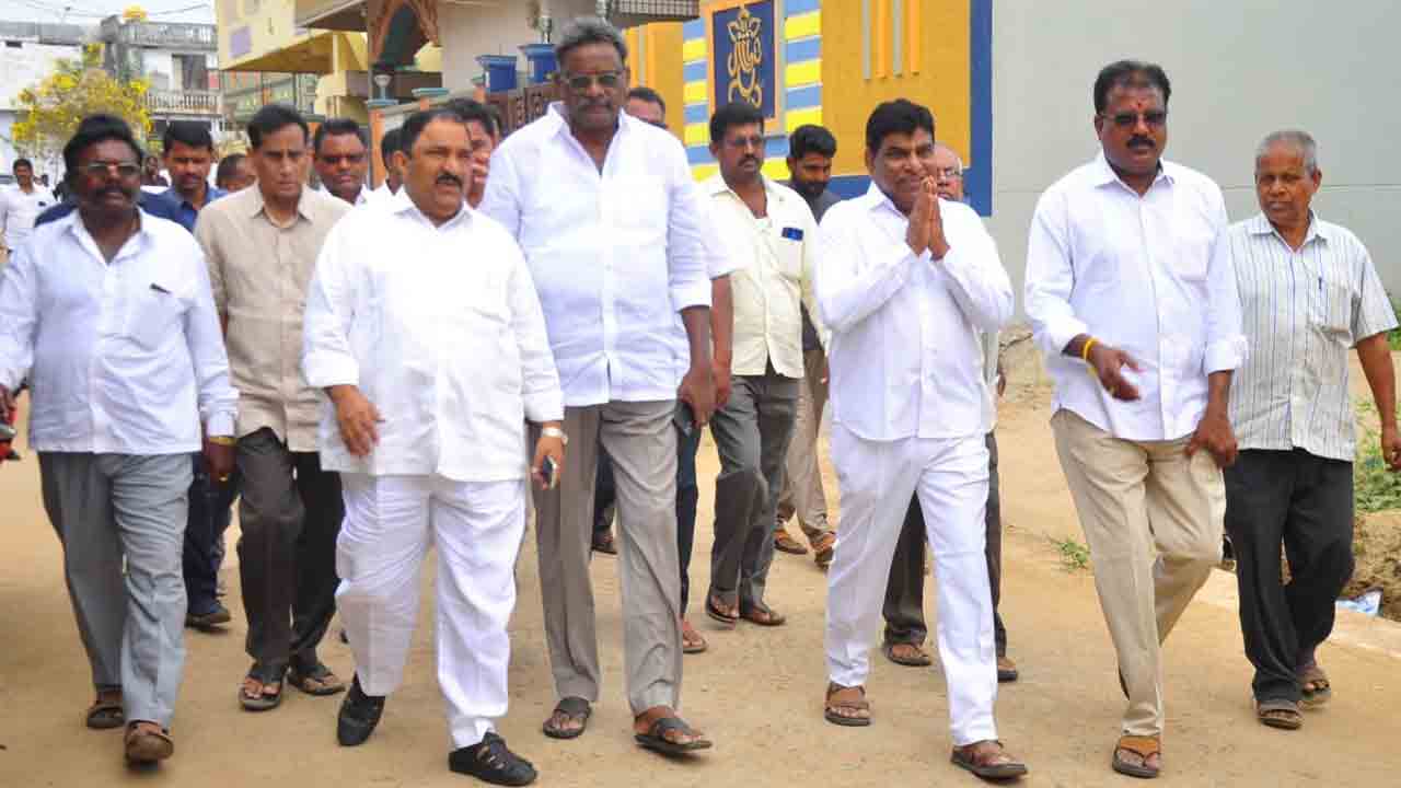 కల్లూరులో ఎంపీ, ఎమ్మెల్యే విస్తృత పర్యటన