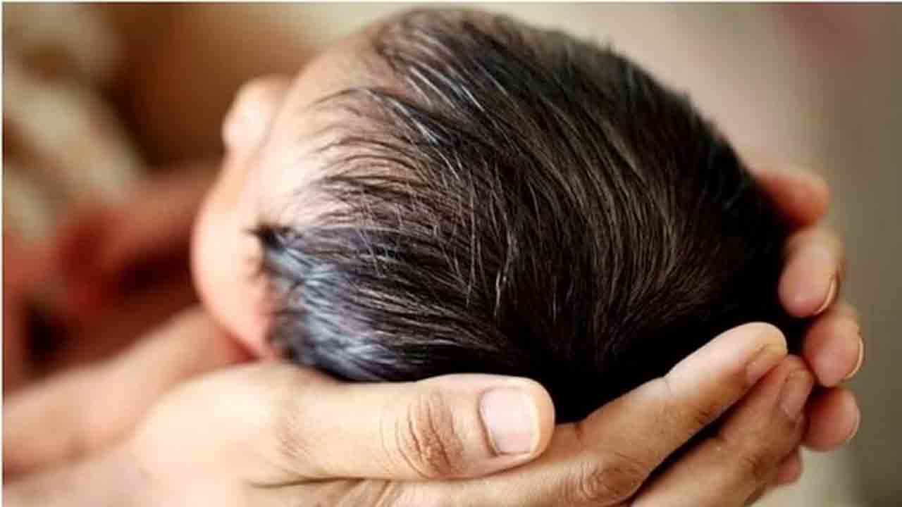 వాషింగ్‌ మెషిన్‌లోపడి 15 నిమిషాలు సర్ఫ్‌ నీళ్లలోనే చిన్నారి.. చివరకు ఏం జరిగిందంటే..?