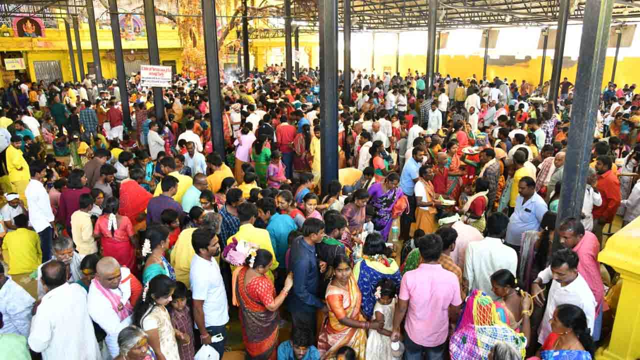 Komuravelli | మల్లన్న నామస్మరణంతో మార్మోగిన కొమురవెల్లి