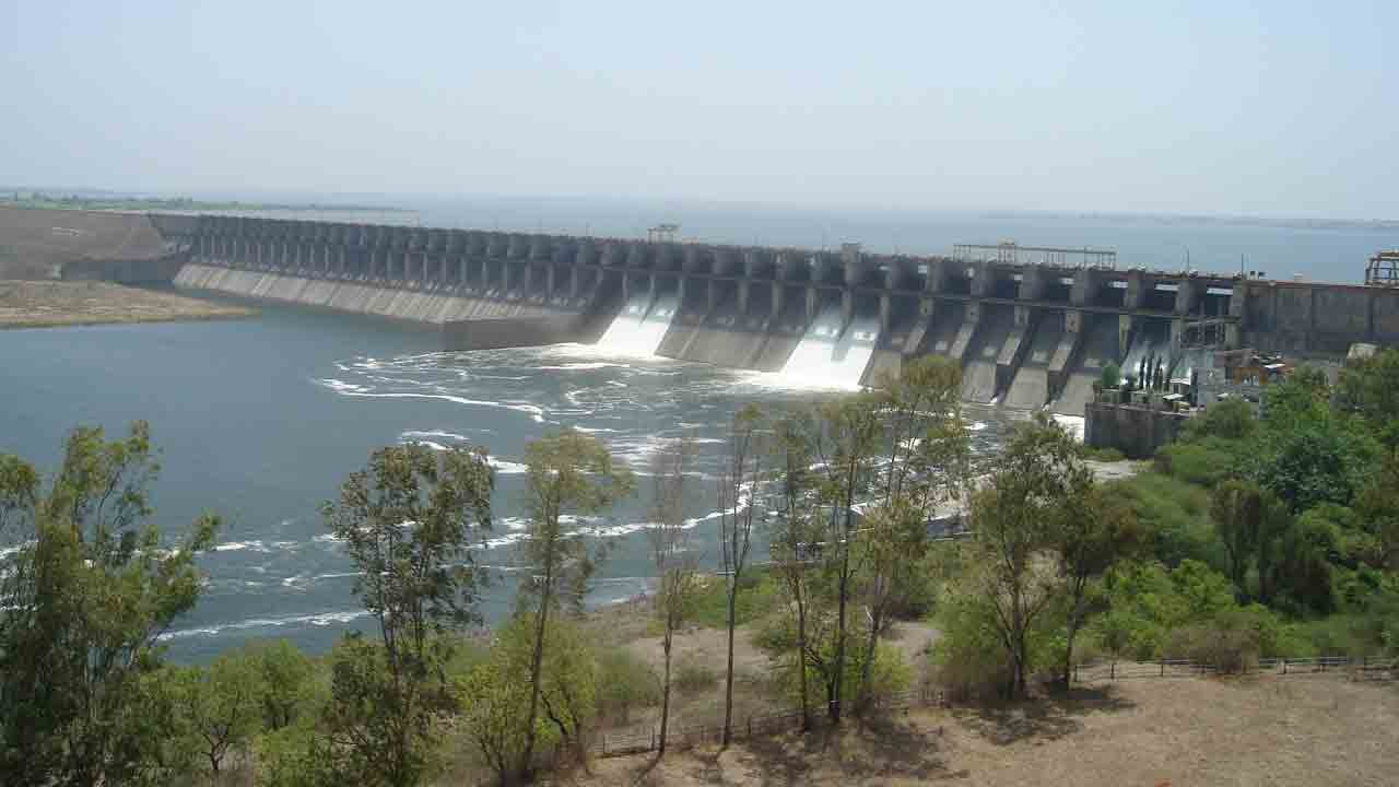 కేసీ కెనాల్కు అక్రమంగా కృష్ణా నీళ్లు!
