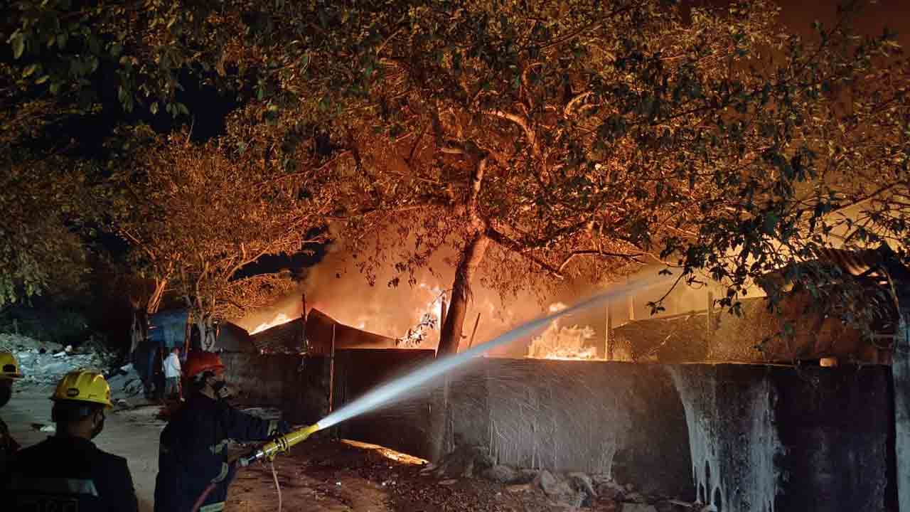 Kukatpally | కూకట్పల్లి పారిశ్రామికవాడలో భారీ అగ్నిప్రమాదం..