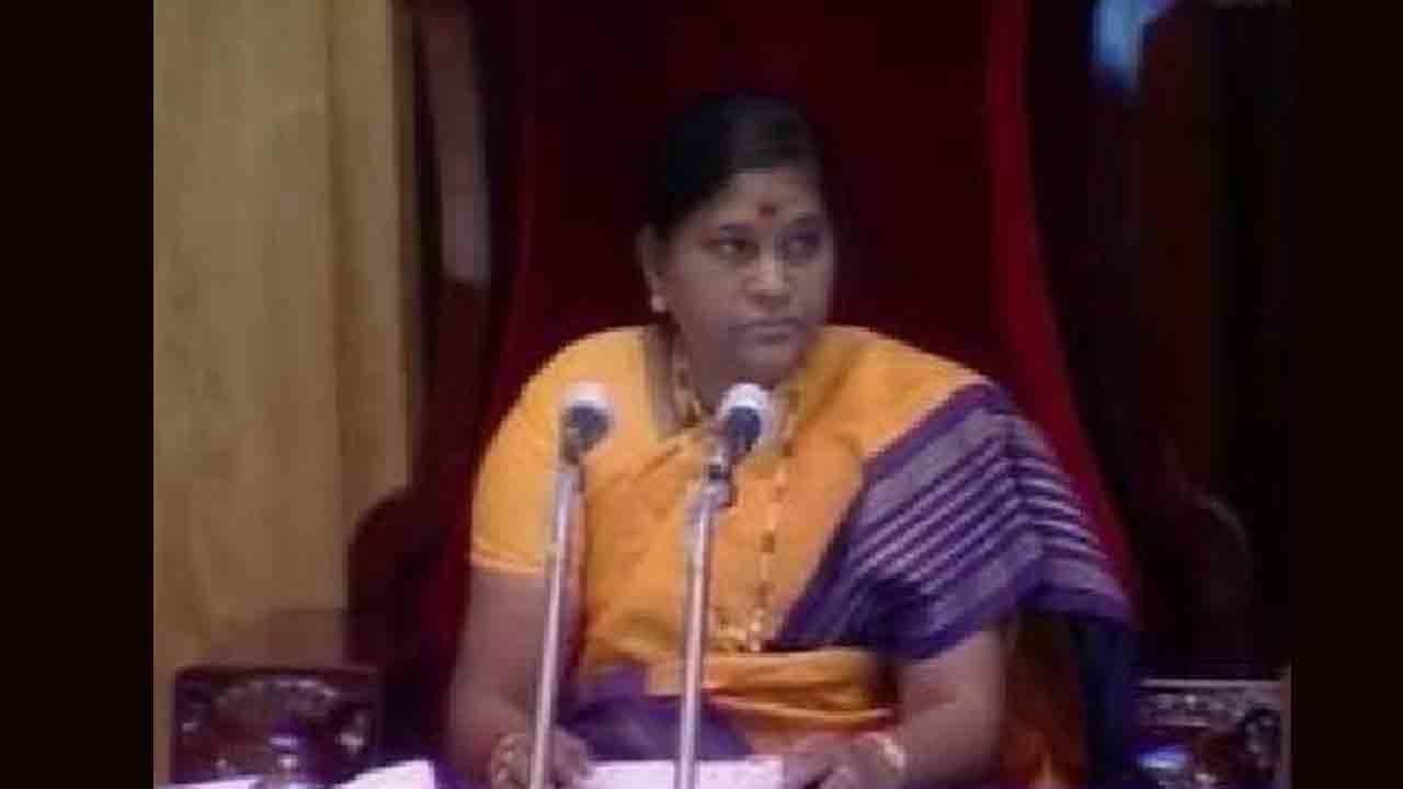 ఉమ్మడి ఏపీ మాజీ మంత్రి కుతూహలమ్మ కన్నుమూత