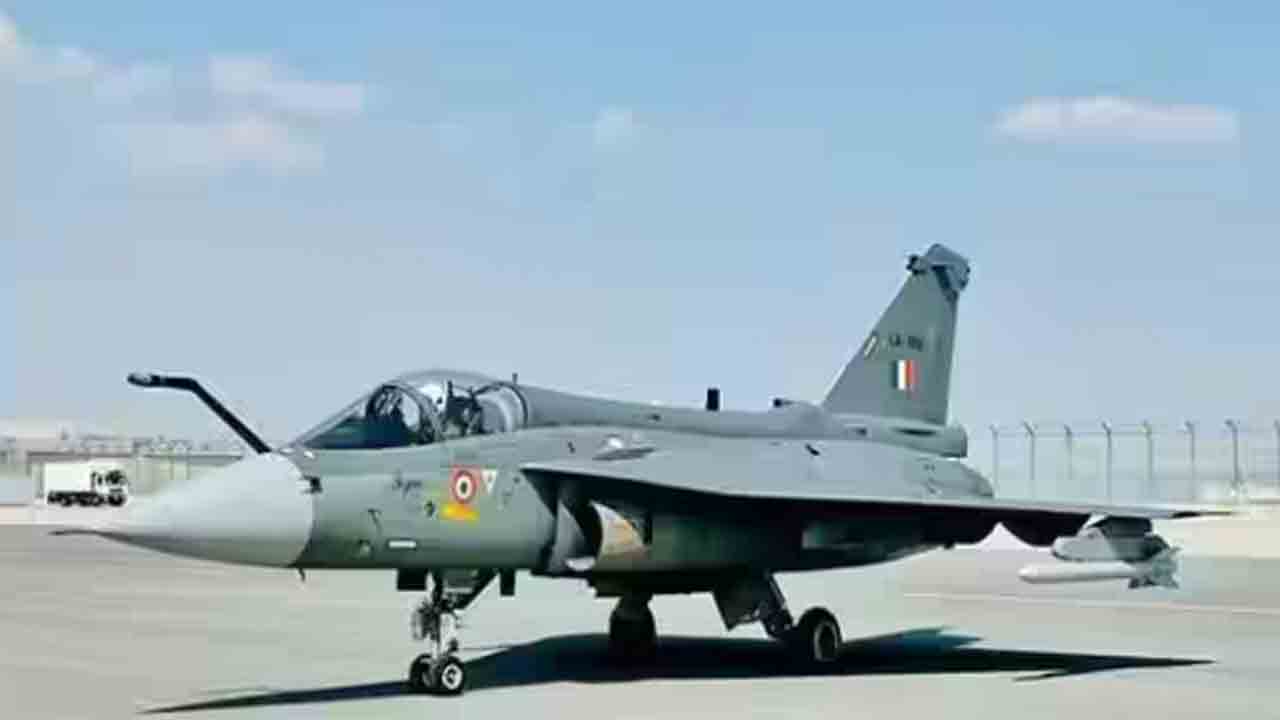 Tejas jets | యూఏఈ చేరుకున్న తేజస్‌ యుద్ధ విమానాలు.. విదేశాల్లో తొలిసారి వాయు విన్యాసాలు