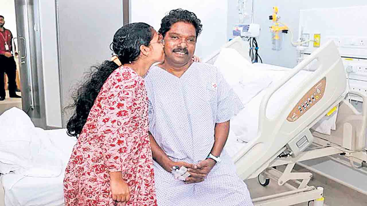 తండ్రికి 17 ఏండ్ల బాలిక కాలేయ దానం.. అవయవ దానం చేసిన పిన్న వయస్కురాలిగా ఘనత