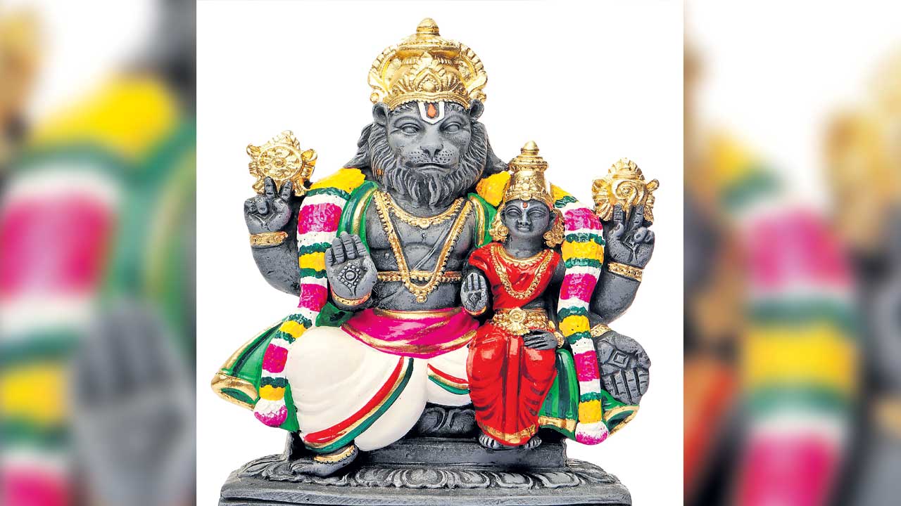 ఉగ్రం వీరం.. లక్ష్మీ వల్లభం!