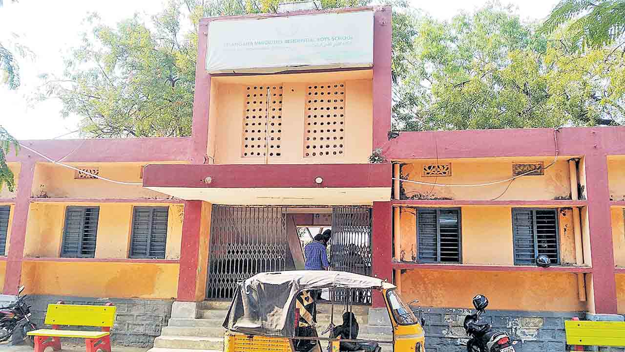 మైనార్టీ గురుకులాల్లో దుబ్బాక ఆదర్శం