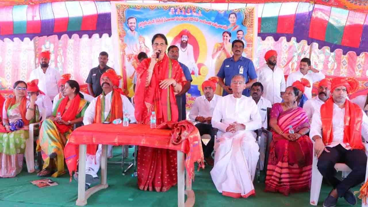 గిరిజనులకు 10శాతం రిజర్వేషన్‌ ఘనత కేసీఆర్‌దే : మంత్రి సబితా ఇంద్రారెడ్డి