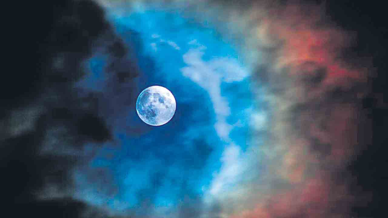 చంద్రుడి దుమ్ముతో పుడమికి రక్ష