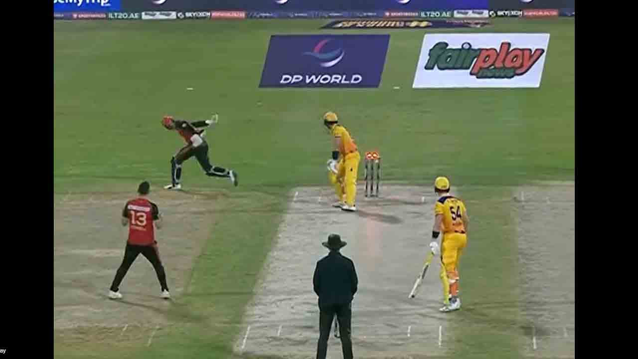 మెరుపు వేగంతో అమేజింగ్‌ రనౌట్‌.. ధోనిని మరిపించిన సామ్‌ బిల్లింగ్స్.. వీడియో