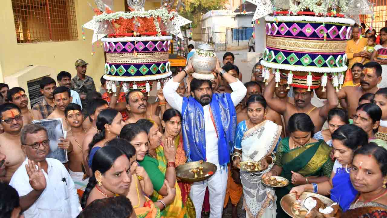 ఆలయాలాభివృద్ధికి కృషి