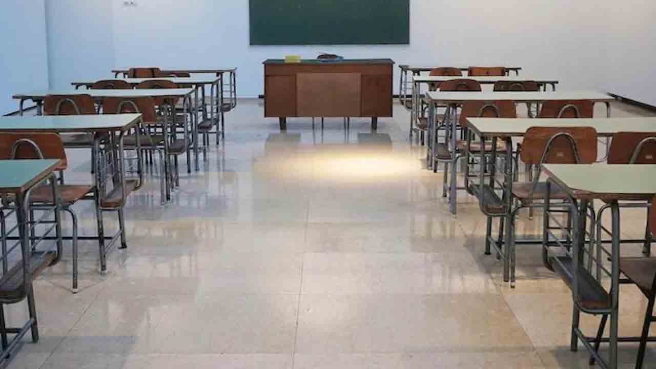 Manipur | పరీక్ష రాయడానికి అదనపు సమయం ఇవ్వలేదని ఎగ్జామ్‌ సెంటర్‌ను ధ్వంసం చేసిన విద్యార్థులు