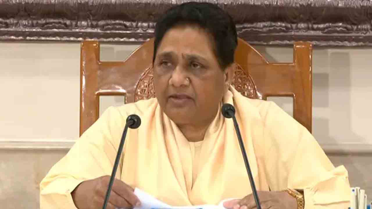 బీజేపీ బుల్డోజర్‌ రాజకీయాలు పేదలను బలి తీసుకుంటున్నాయ్‌: మాయవతి