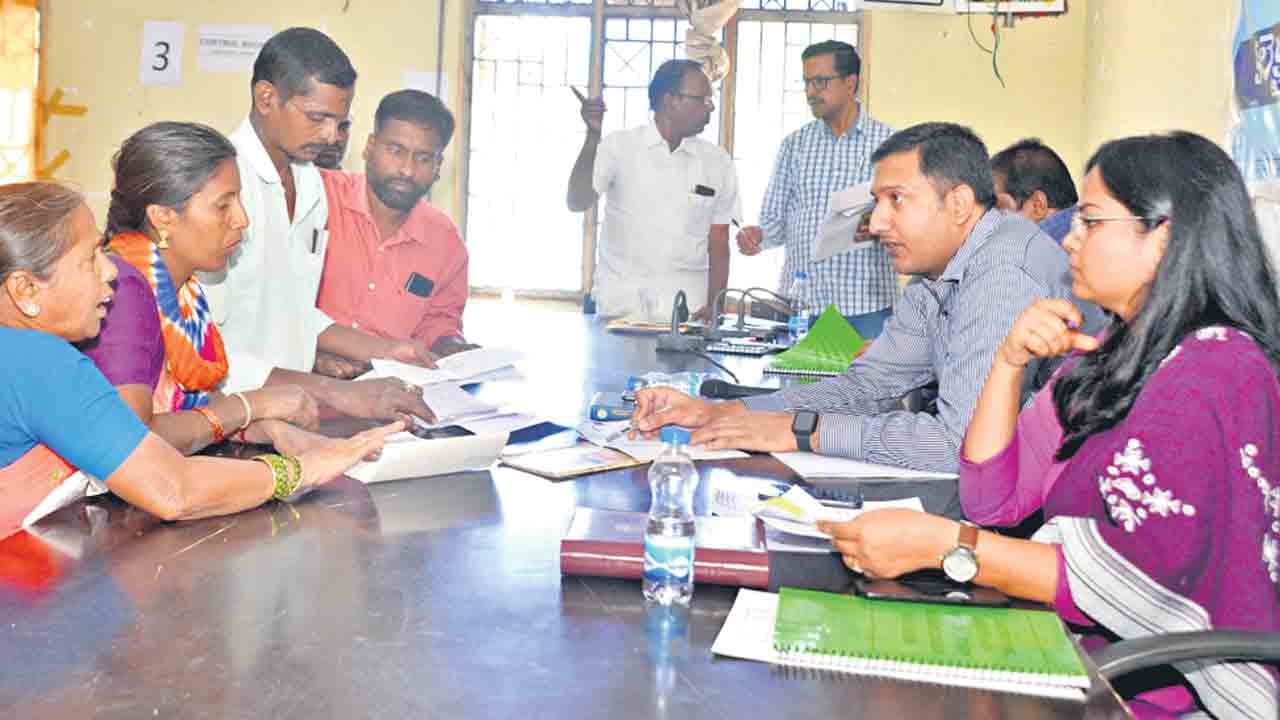 విజ్ఞప్తులను సత్వరమే పరిష్కరించాలి